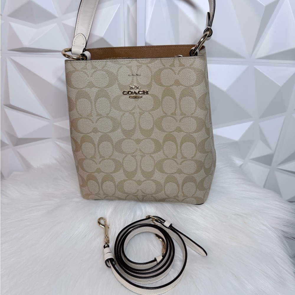💲Coach Beige and Cream Signature Shoulder Bag - Picture 7 of 10